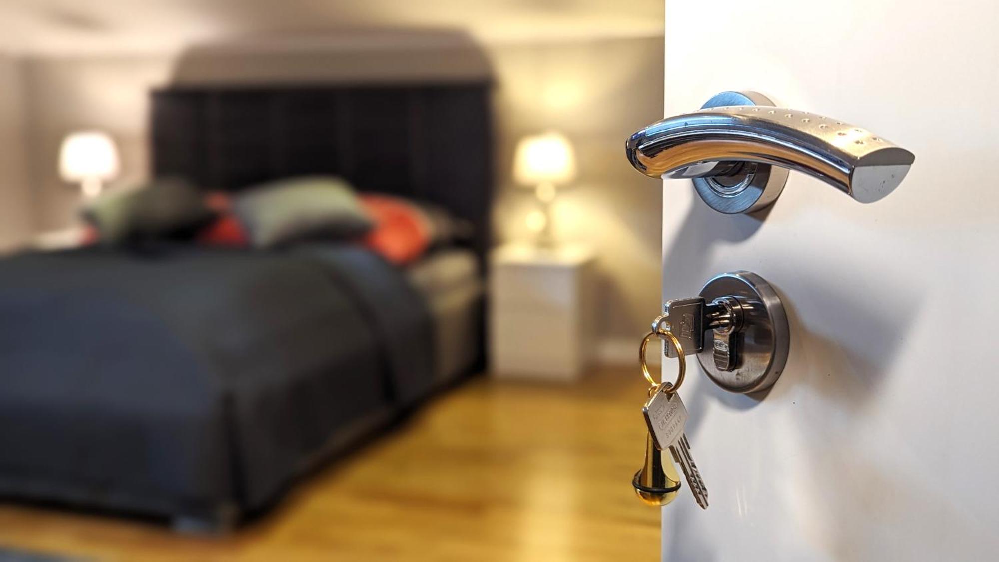 3 Rooms - Zimmervermietung Naehe Flughafen Ber - Gratis Wlan, Parken & Netflix Берлін Екстер'єр фото